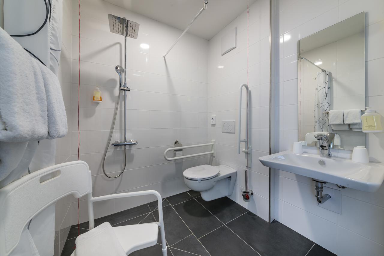 Double or Twin Room Disability Access,642023658:JPEG